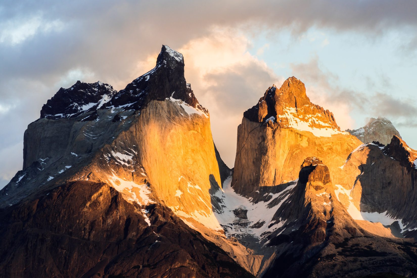 Hiking the W-Trek in Patagonia near Los Cuernos Horns